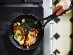 BK Koekenpan Black Steel - ø 28 Cm - Zonder Anti-aanbaklaag -Keukengerei Winkel 3a0edf7e9fc57021e9247b0896c9f94040984ce9 BlackSteel 05 11 b93106 1