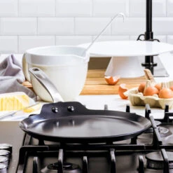 GreenPan Pannenkoekenpan Copenhagen - Zwart - ø 28 Cm - Keramische Anti-aanbaklaag -Keukengerei Winkel 7f25fdc89fa44bbd4040a8ad18023cc6a9184474 2 Cop PancakeP 28cm CC003112 001 ProduLife5B15D