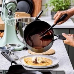 KitchenAid Steelpan Classic Forged - ø 16 Cm / 1.5 Liter - Keramische Anti-aanbaklaag -Keukengerei Winkel 81QE255Mf6L. AC SL1500