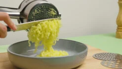 Sareva Pureeknijper / Aardappelpers - RVS - ø 10 Cm -Keukengerei Winkel 8720364454593 1 1