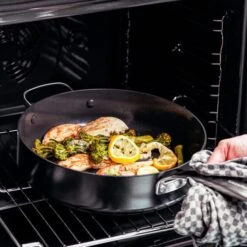 GreenPan Hapjespan Met Deksel - Copenhagen - Zwart - ø 28 Cm / 4.3 Liter - Keramische Anti-aanbaklaag -Keukengerei Winkel 9d5a0eba493d9b013c02ab84b26a3dfe73831ade 8 Cop Skill 28cm CC003347 001 OvenSafe5B15D