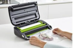 FoodSaver Vacumeermachine Urban Premium Plus - Zilver - FFS016/X -Keukengerei Winkel FFS016X Lifestyle 7 5d36e197047d19.41099854