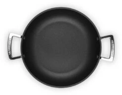 Le Creuset Hapjespan Met Deksel - Les Forgées TNS - ø 26 Cm / 2.7 Liter - Standaard Anti-aanbaklaag -Keukengerei Winkel LC 20190624 ZS PS FS 51107260010502 005