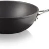Le Creuset Wokpan Met Steel - Les Forgées TNS - ø 26 Cm / 3.4 Liter - Standaard Anti-aanbaklaag -Keukengerei Winkel Le Creuset anti aanbak wokpan 26 cm met tegengreep.jpg