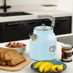 Westinghouse Waterkoker Retro Collections - 2200 W - Blauw - 1.7 Liter - WKWKH148BU -Keukengerei Winkel WKWKH148BU Lifestyle2 scaled 1