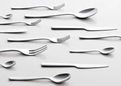 Alessi Tafellepel Ovale - REB09/1 - Door Ronan & Erwan Bouroullec -Keukengerei Winkel dezeen Ovale cutlery by Ronan and Erwan Bouroullec for Alessi 12 1 5
