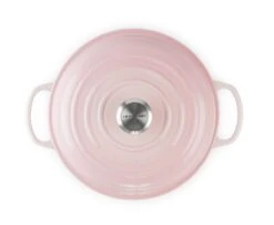 Le Creuset Braadpan Signature - Campagnard - Shell Pink - ø 26 Cm / 2.2 Liter -Keukengerei Winkel le creuset campagnard shell pink 26cm 1