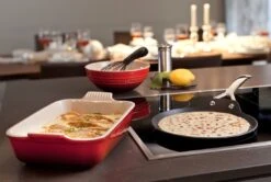 Le Creuset Pannenkoekenpan Les Forgées TNS - ø 24 Cm - Standaard Anti-aanbaklaag -Keukengerei Winkel le creuset pannenkoekenpan sfeer 1