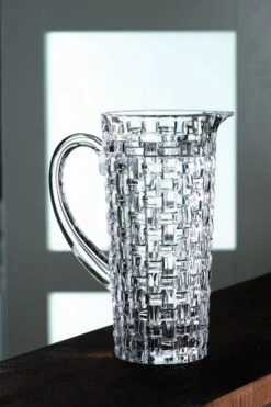 Nachtmann Schenkkan Bossa Nova - 1.2 Liter -Keukengerei Winkel nachtmann karaf bossa nova sfeer