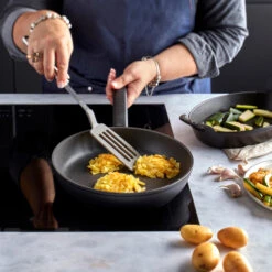 Demeyere Koekenpan Alu Comfort 3 - Duraslide - ø 20 Cm - Standaard Anti-aanbaklaag -Keukengerei Winkel pdp masonry content demeyere alu comfort dura 3 pan soft utensils 750x750