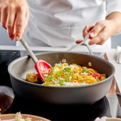 Demeyere Hapjespan Alu Pro 5 - Duraslide Titanium - ø 28 Cm / 3 Liter - Standaard Anti-aanbaklaag -Keukengerei Winkel pdp masonry content demeyere alu pro high 5 pan heats up quickly 750x750 1