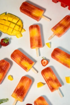 Sareva IJsjesmaker - 10 Ijsjes - Rood - Siliconen - Easy Release - Herbruikbaar -Keukengerei Winkel sareva ijsjesmaker