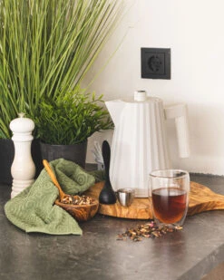 Alessi Waterkoker Plissé - Droogkookbeveiliging - Wit - Michele De Lucchi - 1 Liter - MDL06/1 W -Keukengerei Winkel waterkoker klein 1